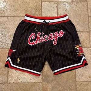 Just Don Mitchell & Ness NBA Chicago Bulls 10th Anni Shorts